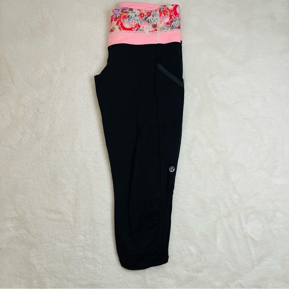 lululemon Cropped Black and Pink Floral Waistband Leggings - Picture 8 of 10